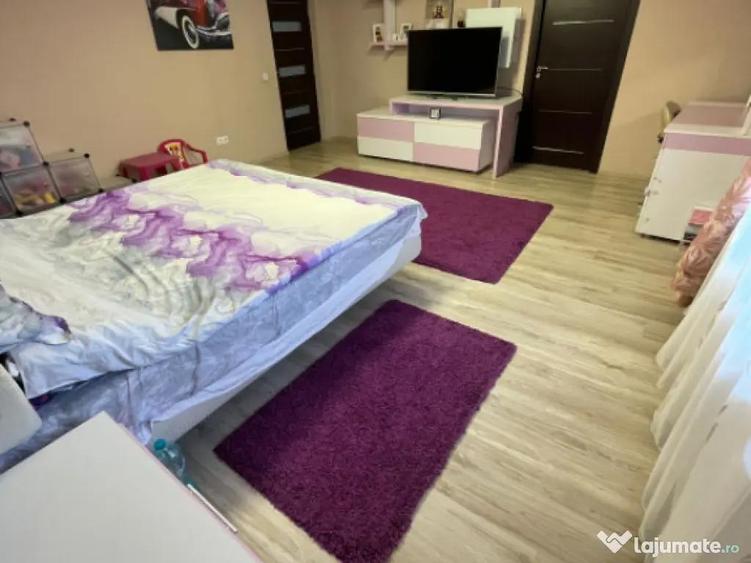 Casa spa?ioasa, complet mobilata, cu teren generos F - 5