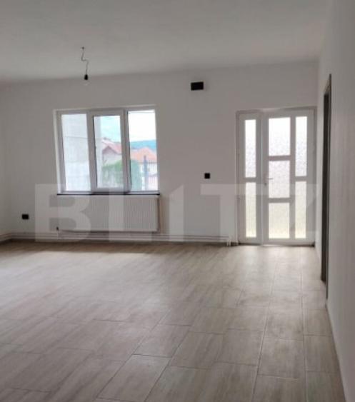 Casa de vanzare, cu 6 camere, 288 mp, zona Voinesti - 15