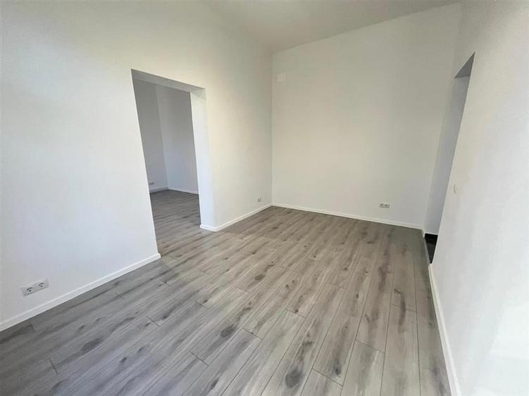 Spatiu birouri compartimentat zona Centrala - 8