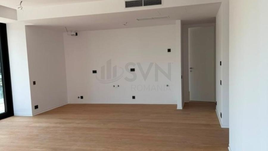 Apartament cu 4 camere decomandat în Barbu Văcărescu