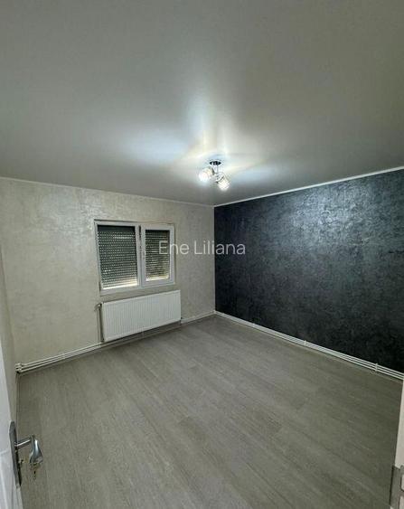 Apartament decomandat 2 camere de vanzare Zona Baia C...
