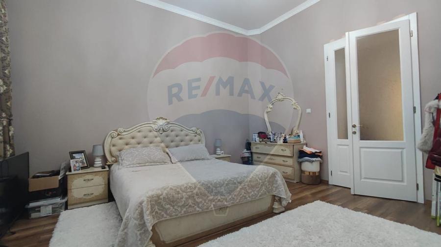 Apartament spatios la curte 2 dormitoare Salonta str. Republicii - 9