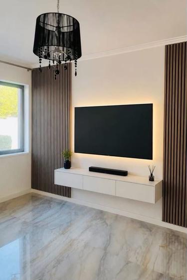 Casă cu 4 camere în Exterior Vest