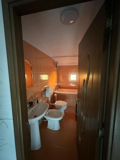 Vând apartament 2 camere decomandat în Timișoara – zona Fridorf (în fața Liceulu - 9