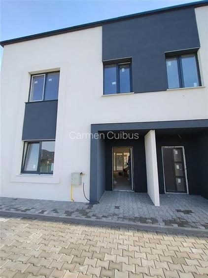 RECO Case insiruite cu trei camere in Sanmartin