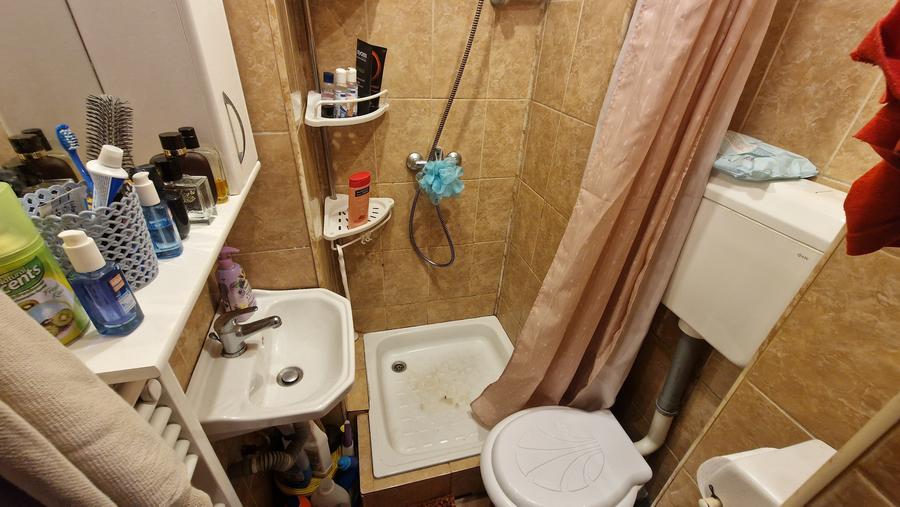 Garsonieră decomandată în Astra