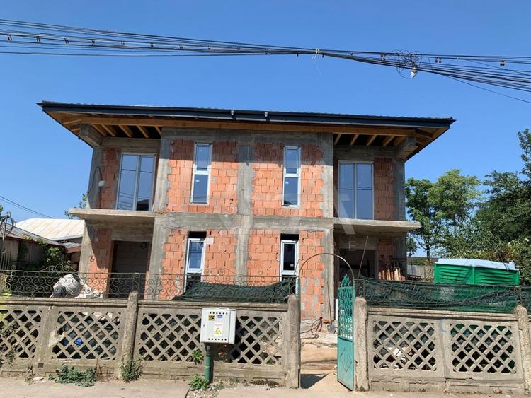 2 Duplex-uri la 8 minute distanta de mers pe jos de statia autobuzului 103 - 13