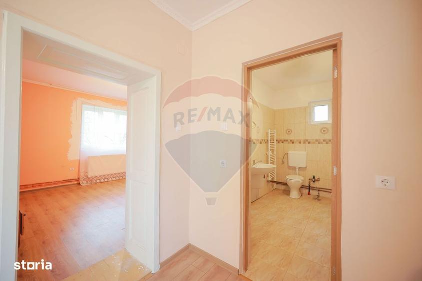 De vanzare teren 2.440 mp cu casa, asfalt ?i utilita?i Alparea - 3