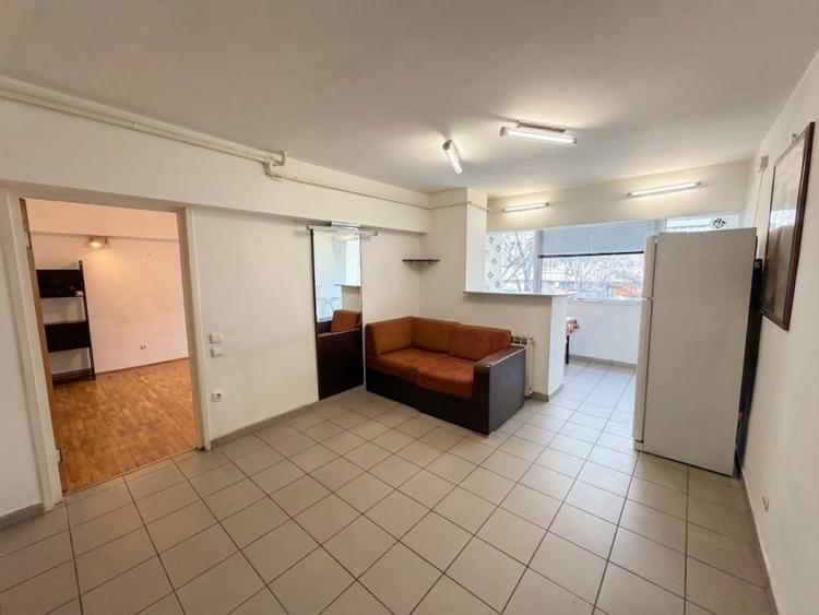 Piața Victoriei | 2 camere | Etaj 1 | Bloc 1980 | Balcon închis - 2