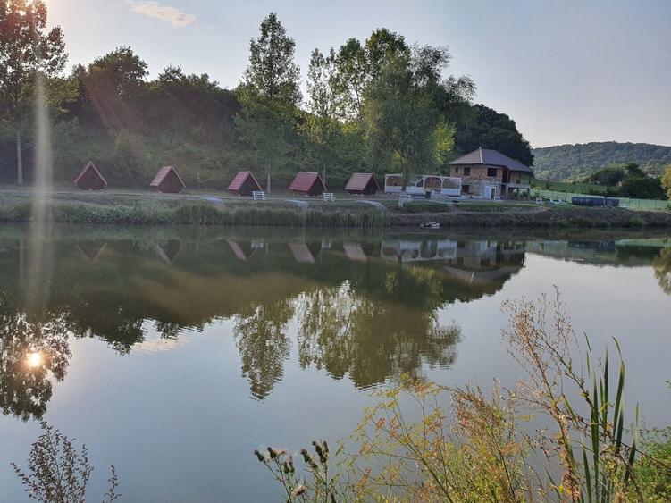 Casă 140 mp, 5800 mp teren, intravilan + Lac zona Vațman, Corunca - 2