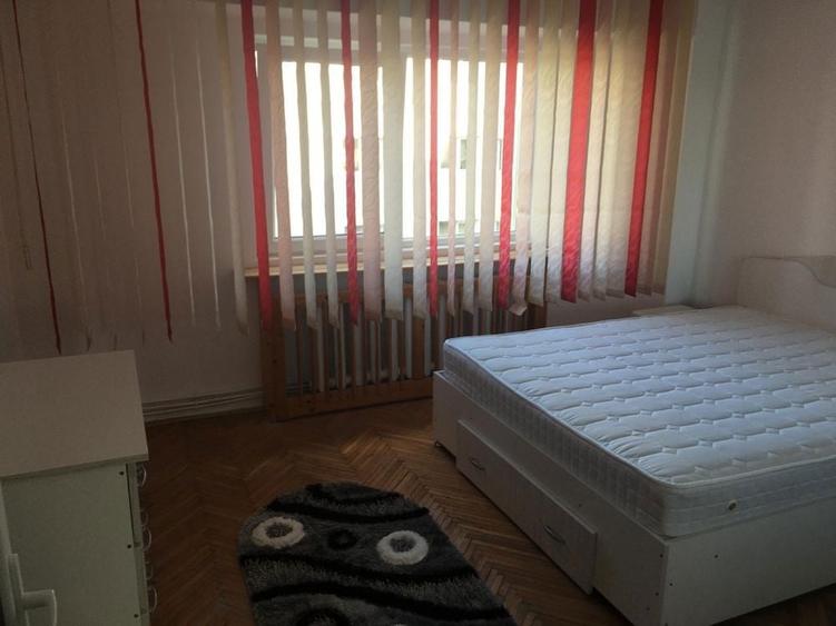 Inchiriez apartament trei camere et 3 zona cinema Barlad linga Fix - 1