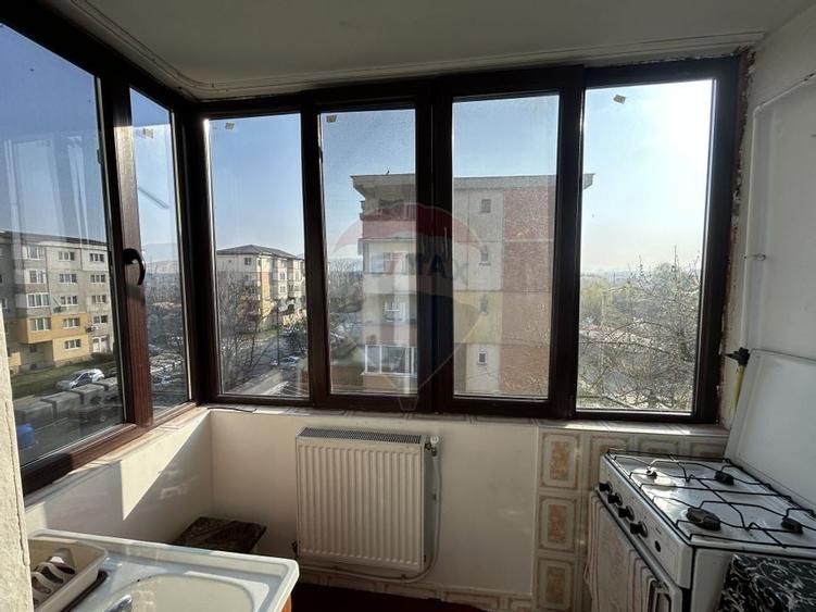 Apartament cu 3 camere decomandat de închiriat în zona Hotvon et.3 - 6