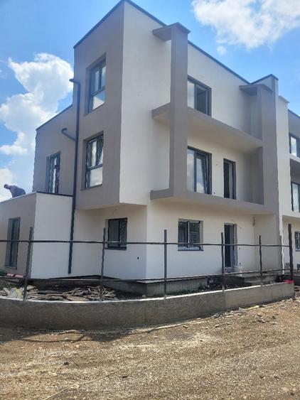 Casă cu 4 camere în Central