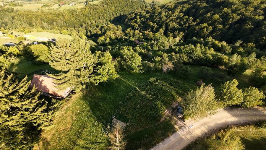 Teren cu intravilan de 3477 mp cu priveliste deosebita - 3