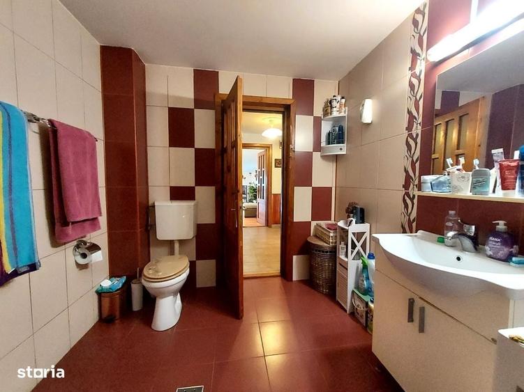 Casă cu 4 camere în Central