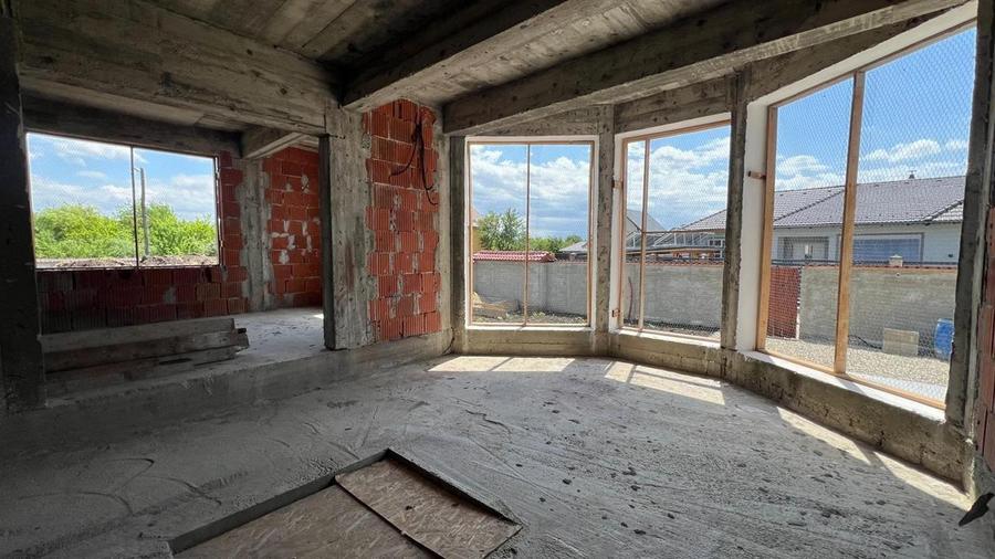 Vila la rosu intr o zona rezidentiala exclusivista Halchiu - 19