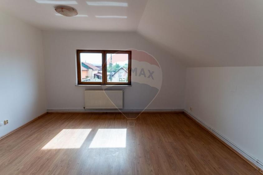 Vila /Pensiune 6 camere in Cristur, jud Hunedoara - 8