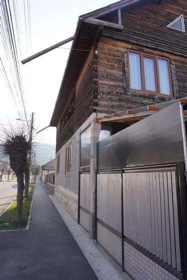 Casă cu 6 camere, DE VÂNZARE, str. Eroilor - 14