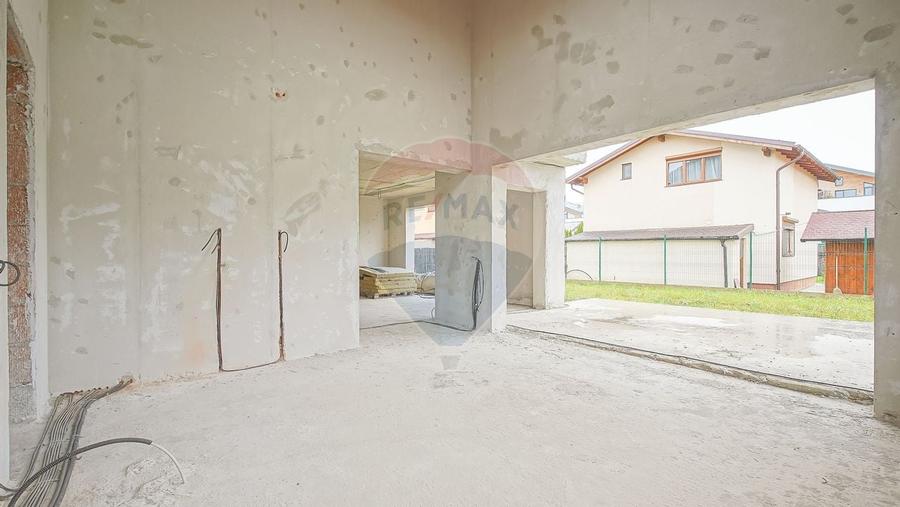 Casa spatioasa la gri, 4 camere, 3 bai, teren 500 mp - zona Bartolomeu - 14
