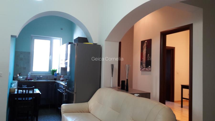 Cotroceni, Eroilor, apartament in vila, liber, parter inalt, curte, doua intrari