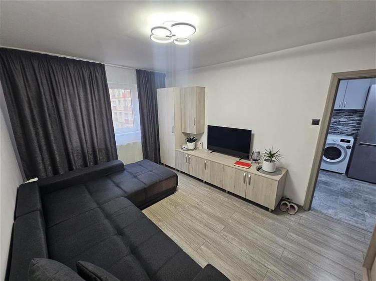 Resita, Garsoniera, Renovata, Mobilata+Utilata, Et. 2, Micro 4 - 13