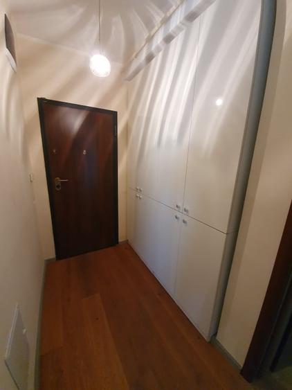 Apartament cu 3 camere semidecomandat în Sisești