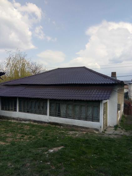 Casa de vanzare la Strada + Pamant . Septebrie . - 7