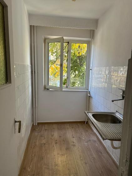 Apartament cu 3 camere semidecomandat în Găvana