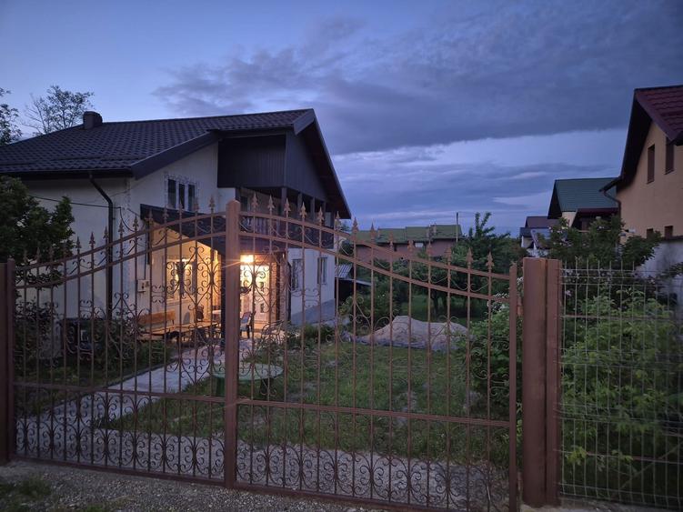 Casa de vanzare si teren - 2