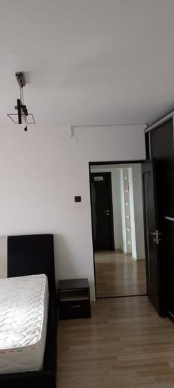 Închiriez apartament 3 camere - 6