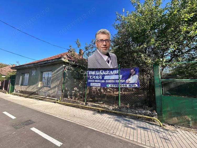 Bocsa Romana, 2 Corpuri de cladire cu Teren de 555 mp. si garaj, la sosea