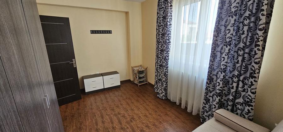 Proprietar inchiriez apartament 3 camere 500 - 8