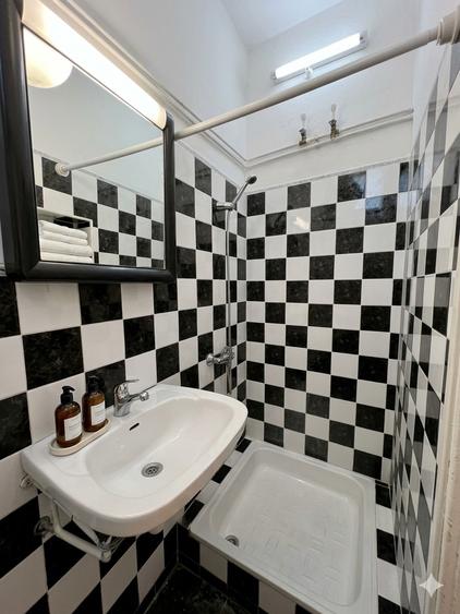 Garsonieră 44MP ,parcare Privata, Piața Romana - 16