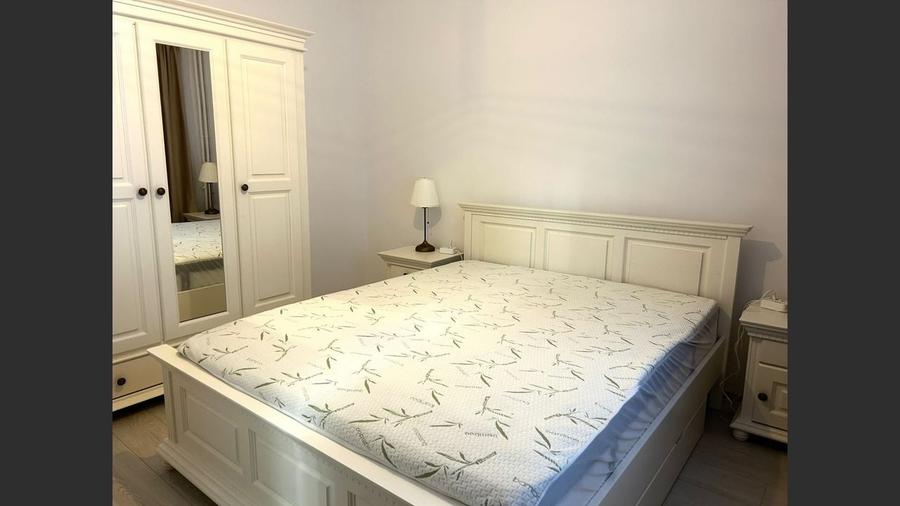 Apartament de vis – complet renovat, mobilat, etaj 2/4 - 4