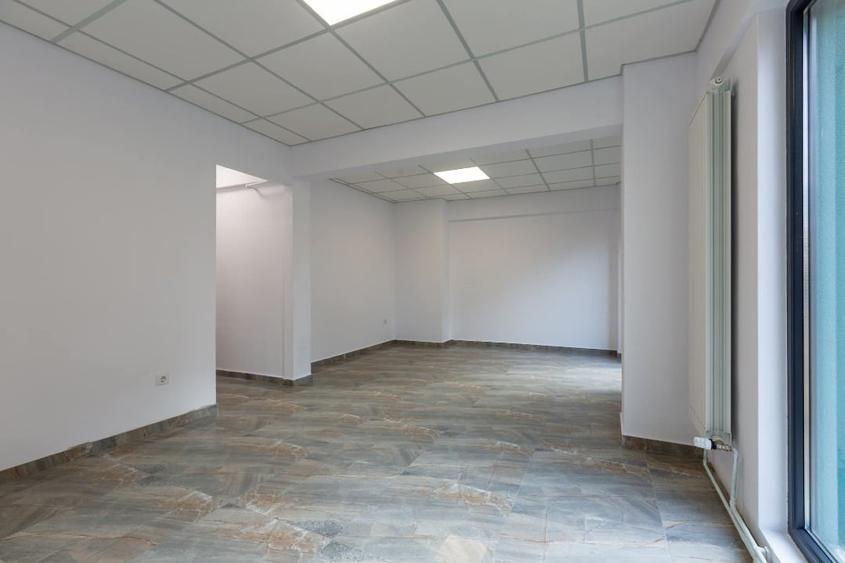 Spațiu comercial cu vizibilitate excelentă – ideal pentru francize și servicii, - 6