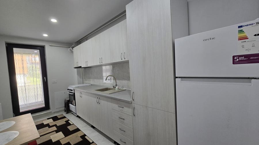 Apartament cu 2 camere decomandat în Carrefour