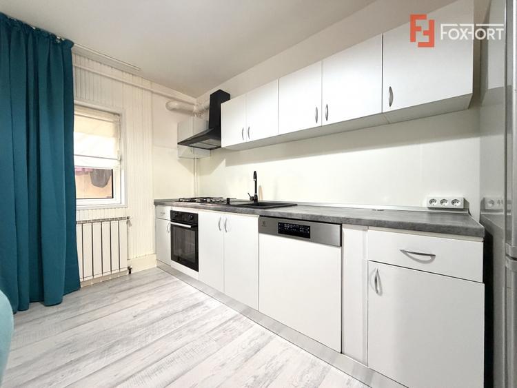 Apartament cu 3 camere decomandat, mobilat în Aradului