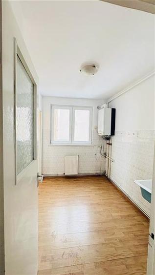 Apartament 3 camere decomandat Calea Bucuresti - 4