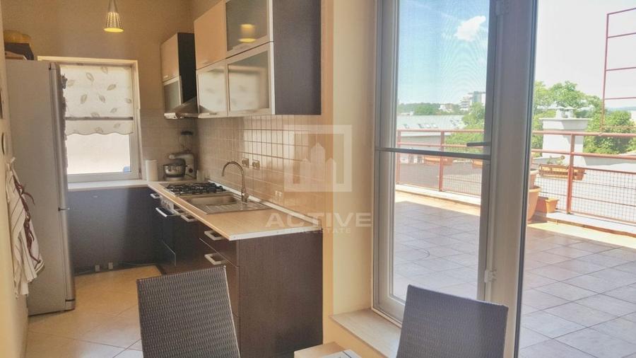 Apartament  4 camere -terase generoase -Zona  regionala cfr - 8