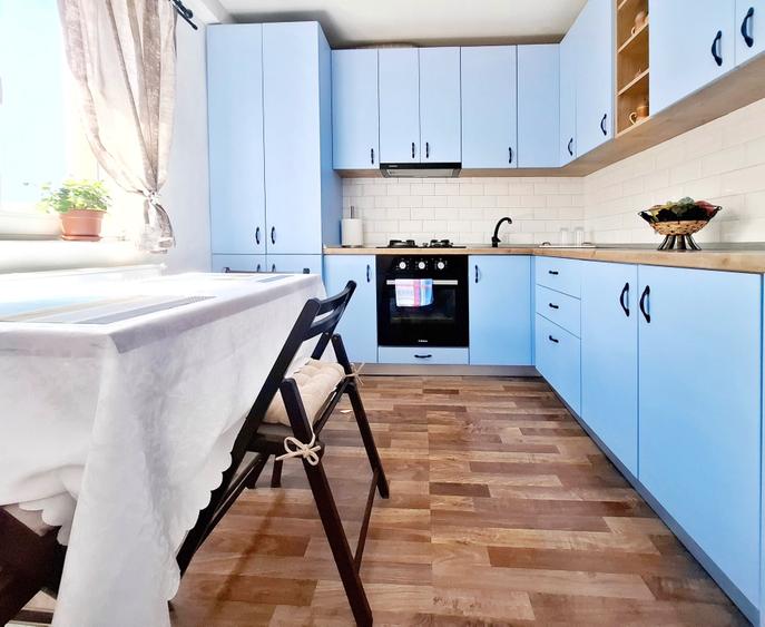 Apartament 3 camere  decomandat , zona  Cetate - 1