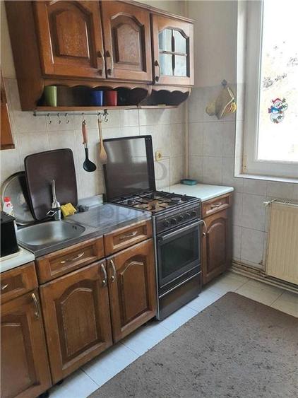 DAMBOVITA - ETAJ 4 - LIFT - 3 cam - decomandat - centrala proprie - clima - 5