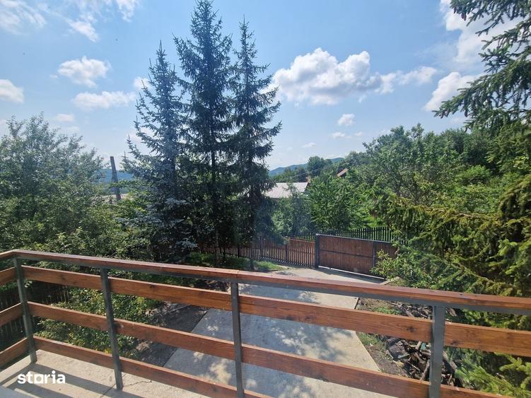 Casă cu 4 camere cu Teren 700 Mp în Ghioșești
