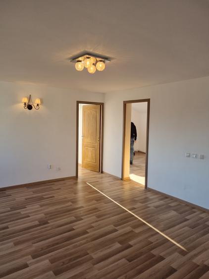 Proprietate generoasa- Casa cu 4 dormitoare si o curte mare - 15