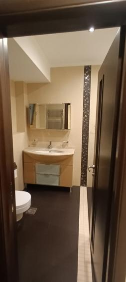 Apartament de  închiriat cu 3 camere, zona Km 5 - 10