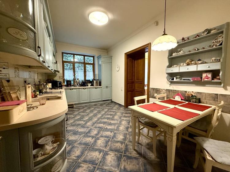 Vilă ultracentrală cu piscină interioară, saună și cramă | Unirii - 26