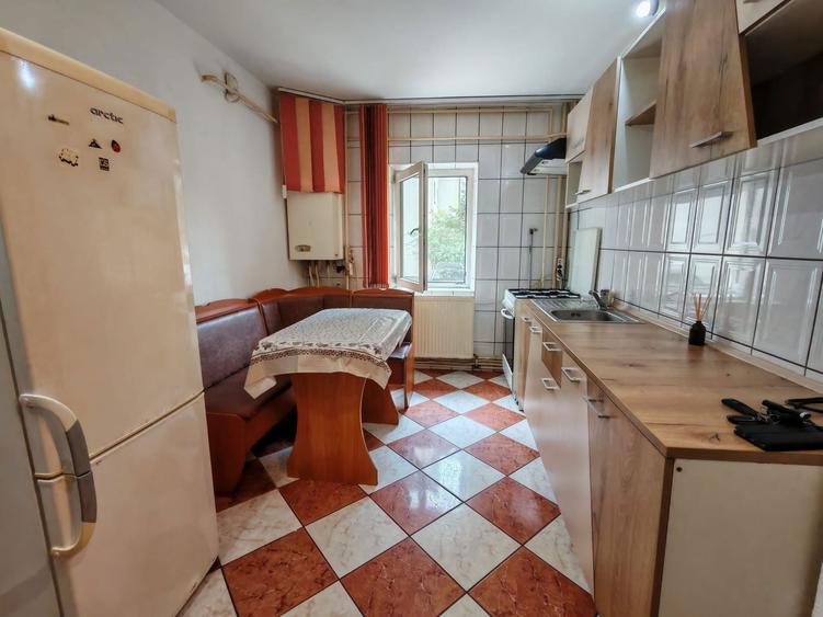 Inchiriez apartament 2 camere - 1