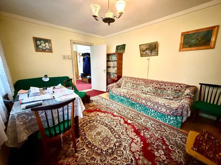 Tătărași - Posta , apartament 4 camere , decomandat , etaj 1 - 3