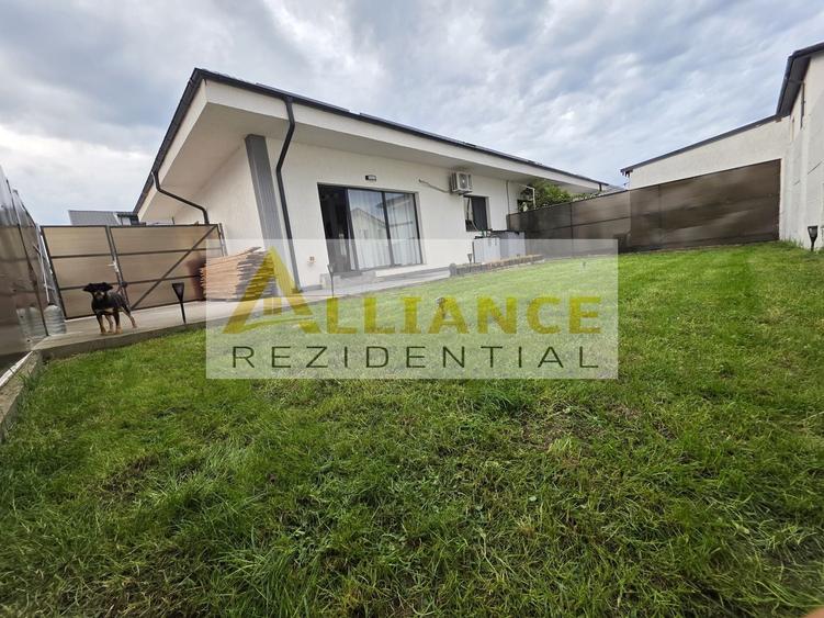 Duplex cu 3 camere cu Canalizare în Sud