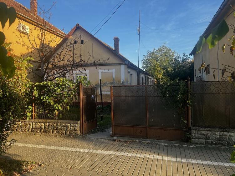 Casă cu 3 camere cu Teren 741 Mp în Central