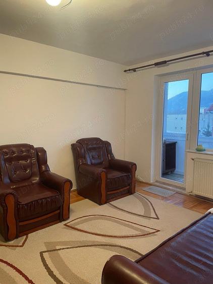 Florilor,3 camere semidecomandat, etaj 4, dormitor,2 bai, balcon, apart. mobilat si utilat,300 euro - 4